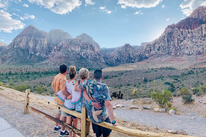 Sunset Hike and Photography Tour near Red Rock with Optional 7 Magic Mountains - Who should choose this sunset outing?