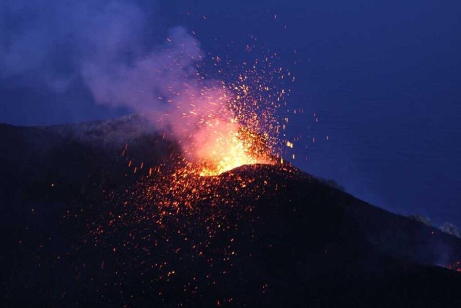 Sunset Trekking on vulcano Stromboli - Should you book it?