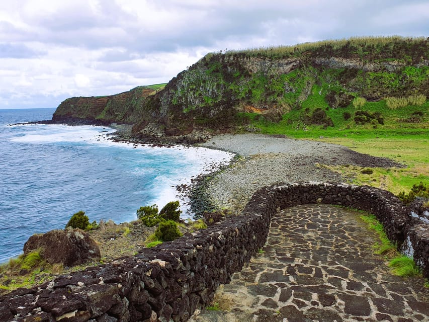 Terceira Island: Baías da Agualva Hike + Picnic + Biscoitos - A local picnic after the walk