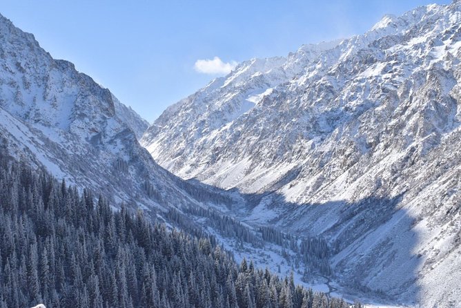 The dazzling winter hike at the Ala Archa National Park - The 50-minute ride from Bishkek