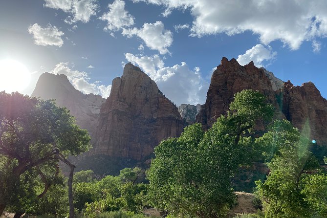 The Narrows: Zion National Park Private Guided Hike - A charcuterie picnic at Zion Lodge