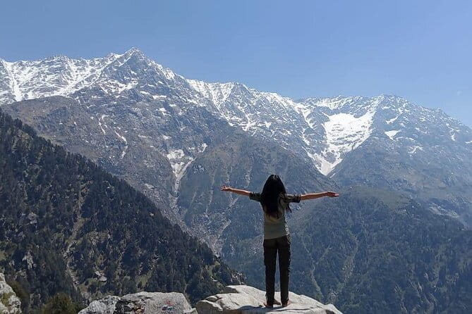 Triund Trek with Manu Adventures India - Day one: from Bhagsu Nag into the forest