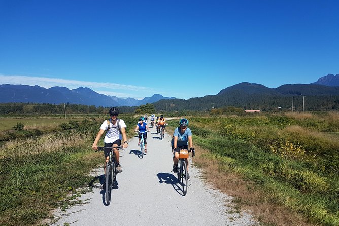 Vancouver Biking and Hiking Tour including Lunch - A farm lunch between two active stops