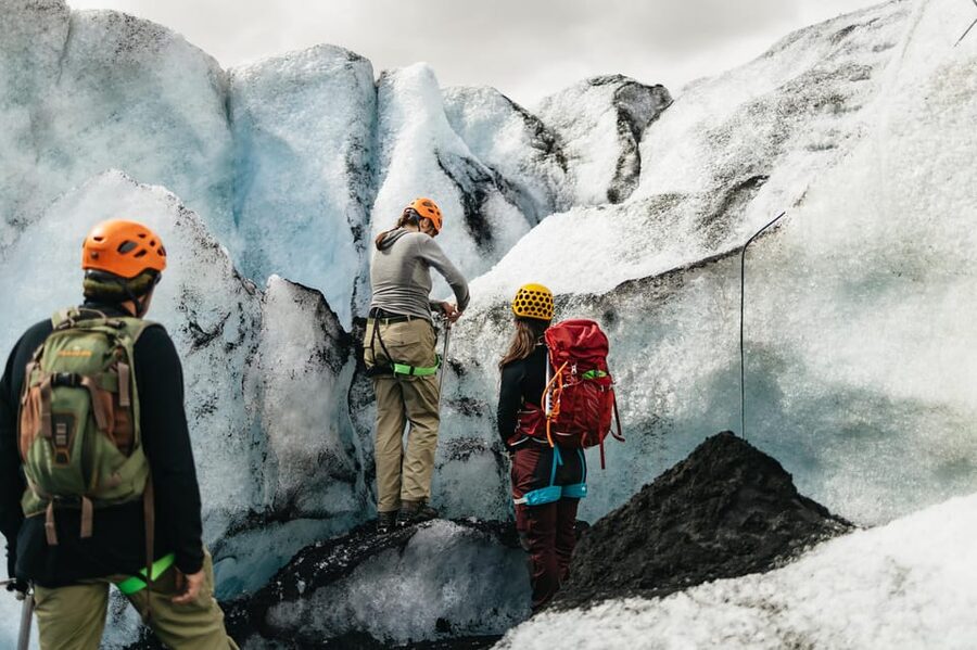 Vik: Guided Sólheimajökull Glacier Hike - Coffee, chocolates, and time to look around
