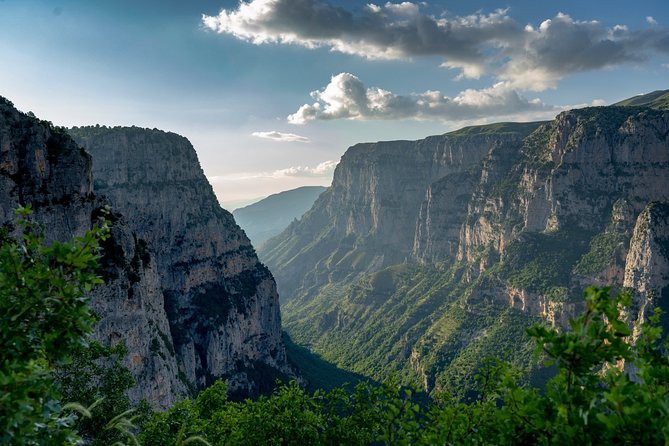 Vikos Gorge crossing hiking from Monodentri to Vikos village - The riverbed route and changing scenery