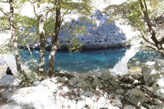 Vikos Gorge crossing hiking from Monodentri to Vikos village - The Voidomatis Springs stop