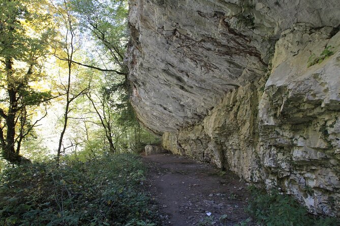 Vikos Gorge crossing hiking from Monodentri to Vikos village - What the guides add to the experience