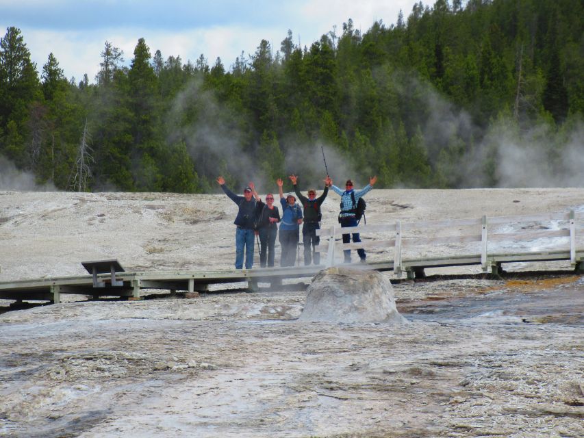 Yellowstone: Upper Geyser Basin Hike with Lunch - Reading Yellowstone’s hot springs and geysers